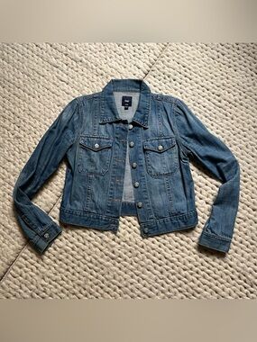 GAP Women's Classic Denim Jacket | medium